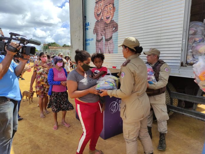 PM inicia doação de 16 toneladas de alimentos em Vitória da Conquista_DONATIVOS