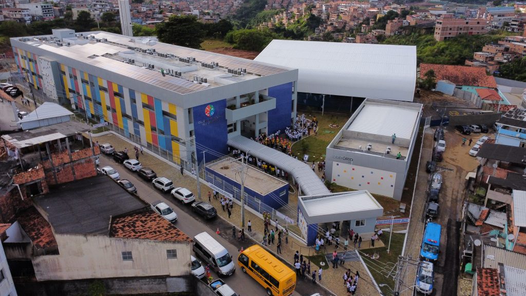 Colégio de tempo integral é inaugurado pelo Governo do Estado no bairro Vila Canária, em Salvador; investimento é de R$ 22,5 milhões