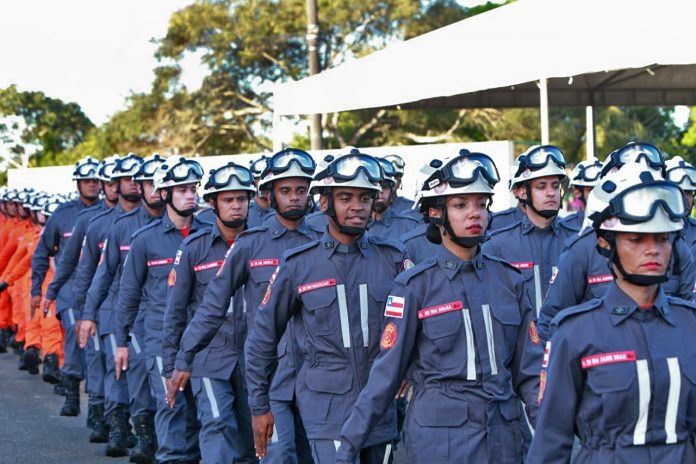 Corpo de Bombeiros Militar da Bahia reúne homenageados e entrega medalhas