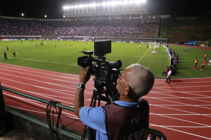 Governador acompanha transmissão da TVE durante jogo do Bahia no Campeonato Baiano