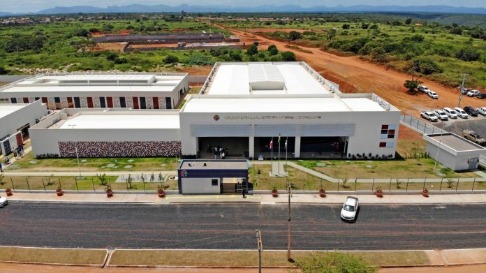 Iraquara tem novo Colégio Estadual de Tempo Integral, obras de abastecimento de água, esporte e lazer inaugurados por Jerônimo.