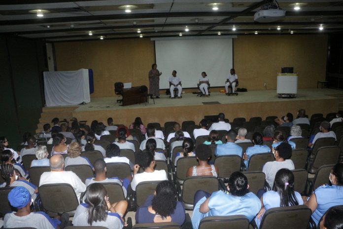 Pacientes da Rede Sarah assistem peça sobre educação no trânsito promovida pelo Detran-BA