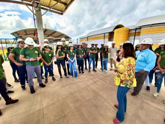 Estudantes de Sergipe visitam obras dos terminais de ônibus de Águas Claras e Campinas