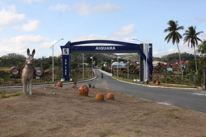 Entrega de sistema de abastecimento de água e equipamentos para a saúde em Aiquara completam investimentos em 150 municípios baianos em 2023
