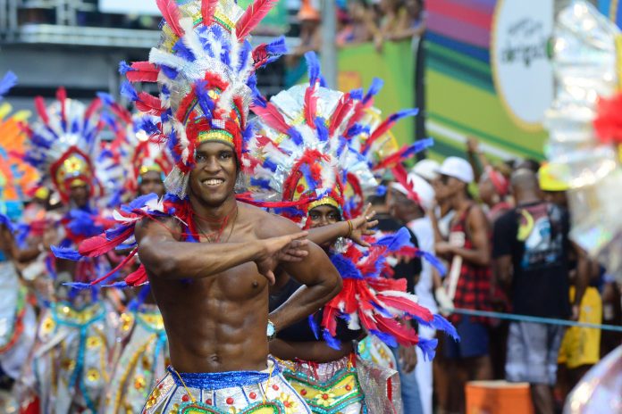 Iniciativa do Cesol Salvador destrava pendências de 76 blocos de índios e afro para o Carnaval