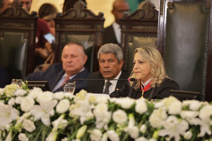 “Vamos continuar sendo parceiros”, afirma Jerônimo Rodrigues na posse da nova presidente do TJBA