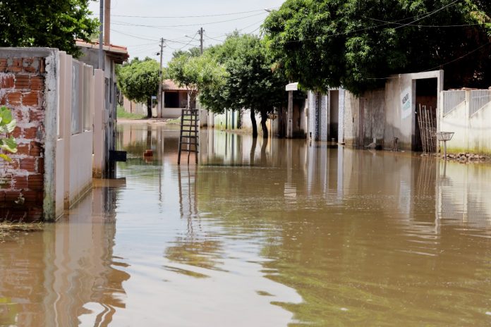Governador visita cidades do oeste baiano atingidas pelas chuvas e anuncia ações com orçamento superior a R$ 21 milhões