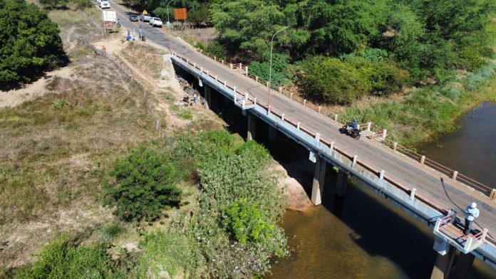 Ponte-sobre-o-Rio-Paramirim_Ibipitanga-