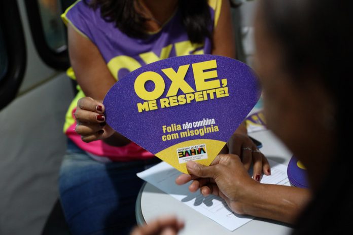 Secretaria das Mulheres do Estado realiza campanha 'Oxe, me respeite!' no Moto Paulo Afonso