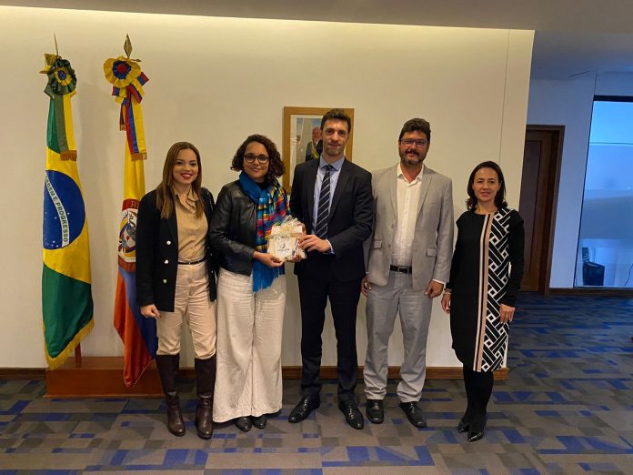 FPC encerra agenda em Bogotá com visita à embaixada do Brasil na Colômbia