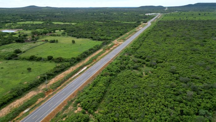 Da rodovia ao campo, governos estadual e federal promovem investimentos de R$ 166 milhões em Campo Alegre de Lourdes