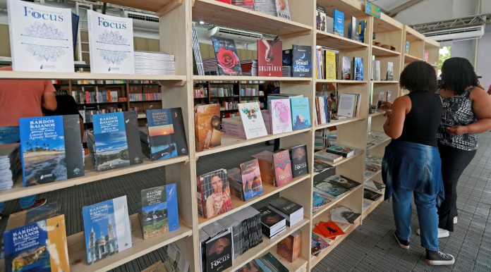 Bienal Bahia: Professores, bibliotecários, autores e profissionais do livro têm gratuidade no evento