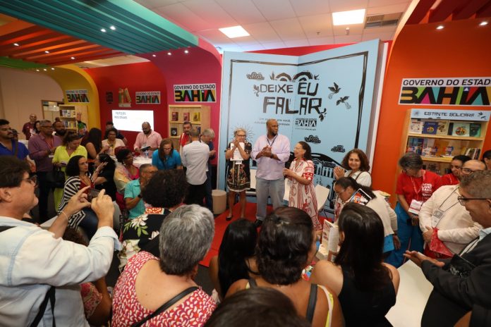 Estudantes e educadores da rede estadual movimentam Bienal do Livro da Bahia